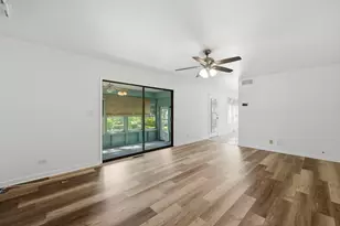 10S324 E Hampshire Ln, Willowbrook, IL 60527 - Photo 15