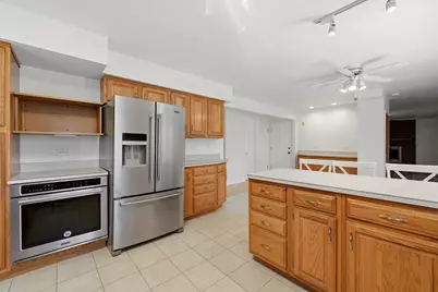 10S324 E Hampshire Lane, Willowbrook, IL 60527 - Photo 11
