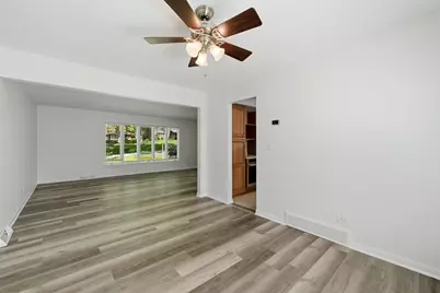 10S324 E Hampshire Lane, Willowbrook, IL 60527 - Photo 9