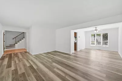 10S324 E Hampshire Lane, Willowbrook, IL 60527 - Photo 5