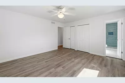 10S324 E Hampshire Lane, Willowbrook, IL 60527 - Photo 19