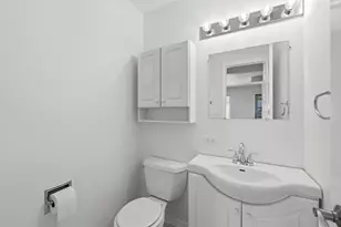 10S324 E Hampshire Ln, Willowbrook, IL 60527 - Photo 13