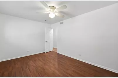 10S324 E Hampshire Lane, Willowbrook, IL 60527 - Photo 25