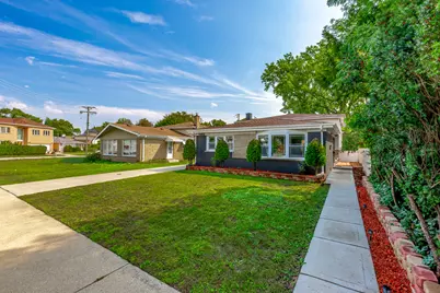 8461 Gross Point Road, Skokie, IL 60077 - Photo 3