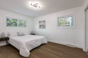 8461 Gross Point Rd, Skokie, IL 60077 - Photo 19