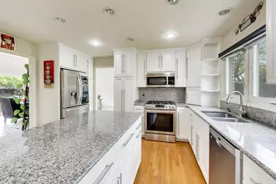 4 Kingsbury Court, Oak Brook, IL 60523 - Photo 9