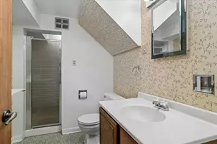 160 Wisconsin Dr, Des Plaines, IL 60016 - Photo 15