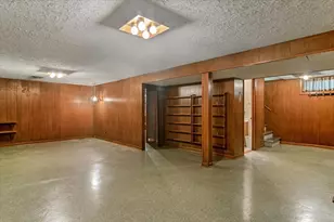 160 Wisconsin Dr, Des Plaines, IL 60016 - Photo 13
