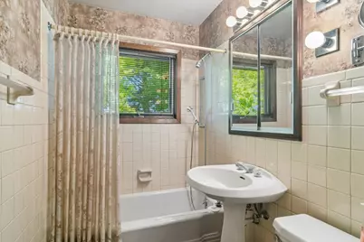 160 Wisconsin Drive, Des Plaines, IL 60016 - Photo 11