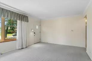 160 Wisconsin Dr, Des Plaines, IL 60016 - Photo 3