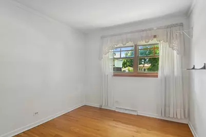 160 Wisconsin Drive, Des Plaines, IL 60016 - Photo 9