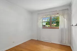 160 Wisconsin Dr, Des Plaines, IL 60016 - Photo 9