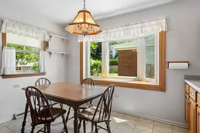 160 Wisconsin Drive, Des Plaines, IL 60016 - Photo 5