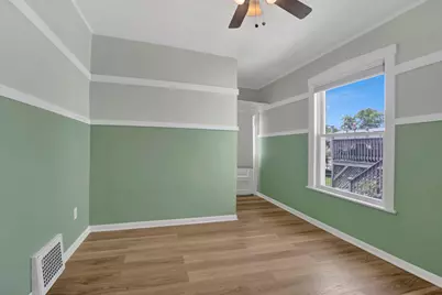 2419 W Berenice Avenue, Chicago, IL 60618 - Photo 13