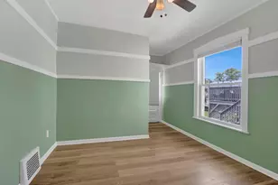 2419 W Berenice Ave, Chicago, IL 60618 - Photo 13