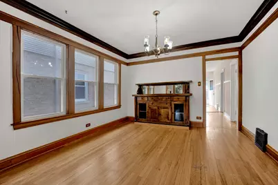 2419 W Berenice Avenue, Chicago, IL 60618 - Photo 7