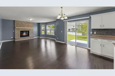 905 Churchill Drive, Plano, IL 60545 - Photo 7