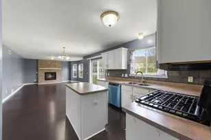 905 Churchill Dr, Plano, IL 60545 - Photo 5