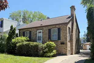 963 E Prairie St, Des Plaines, IL 60016 - Photo 1