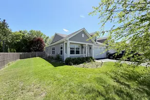 133 Norfolk Ln, Pingree Grove, IL 60140 - Photo 3