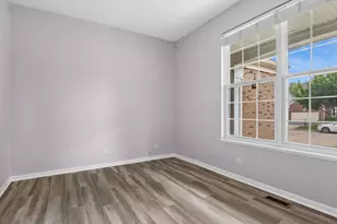6084 Russell Dr, Hoffman Estates, IL 60192 - Photo 11