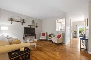 9051 Mansfield Dr, Tinley Park, IL 60487 - Photo 5