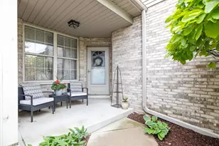 9051 Mansfield Dr, Tinley Park, IL 60487 - Photo 3