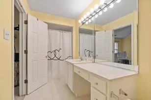 9051 Mansfield Dr, Tinley Park, IL 60487 - Photo 15