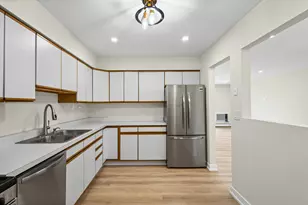 10381 Dearlove Rd, Glenview, IL 60025 - Photo 9