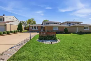 8525 Blueridge Ave, Hickory Hills, IL 60457 - Photo 1