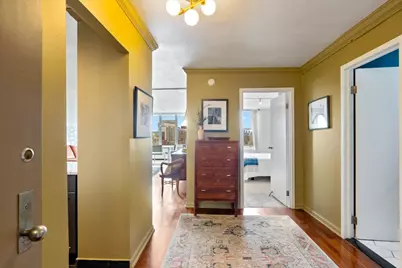 525 W Hawthorne Place #2407, Chicago, IL 60657 - Photo 3