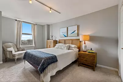 525 W Hawthorne Place #2407, Chicago, IL 60657 - Photo 17