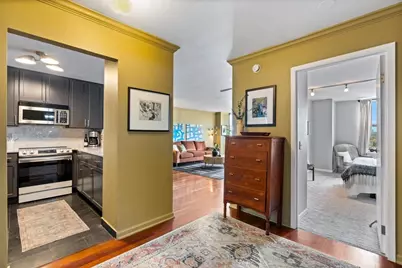 525 W Hawthorne Place #2407, Chicago, IL 60657 - Photo 5