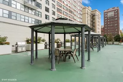 525 W Hawthorne Place #2407, Chicago, IL 60657 - Photo 31