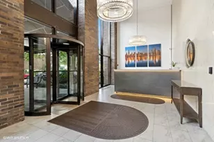 525 W Hawthorne Pl, Chicago, IL 60657 - Photo 27
