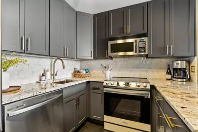 525 W Hawthorne Place #2407, Chicago, IL 60657 - Photo 7