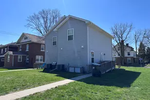 1012 W 4th St, Sterling, IL 61081 - Photo 5