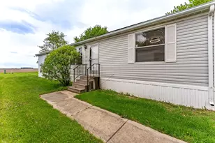 25 Cedar Ln, Sandwich, IL 60548 - Photo 1