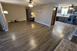 2705 S Broadway Ave, Salem, IL 62881 - Photo 5