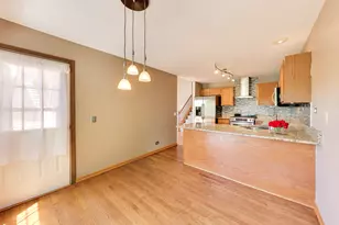 934 Viewpoint Dr, Lake in the Hills, IL 60156 - Photo 11