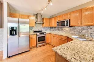 934 Viewpoint Dr, Lake in the Hills, IL 60156 - Photo 9