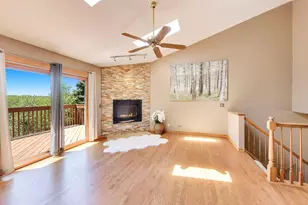 934 Viewpoint Dr, Lake in the Hills, IL 60156 - Photo 5