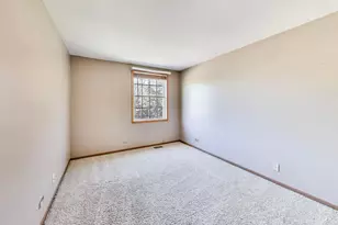934 Viewpoint Dr, Lake in the Hills, IL 60156 - Photo 17