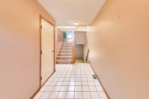 934 Viewpoint Dr, Lake in the Hills, IL 60156 - Photo 3