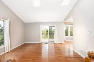 1340 Prairie View Pkwy, Cary, IL 60013 - Photo 5