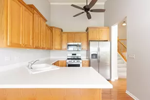 1340 Prairie View Pkwy, Cary, IL 60013 - Photo 11