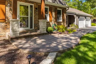 105 Thrush Ln, Naperville, IL 60540 - Photo 3