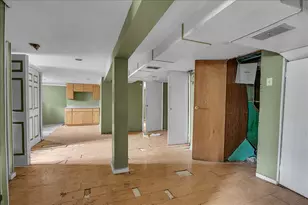 8906 S Mackinaw St, Chicago, IL 60617 - Photo 15