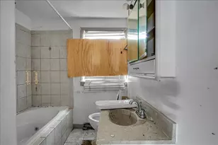 8906 S Mackinaw St, Chicago, IL 60617 - Photo 9