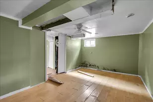 8906 S Mackinaw St, Chicago, IL 60617 - Photo 17